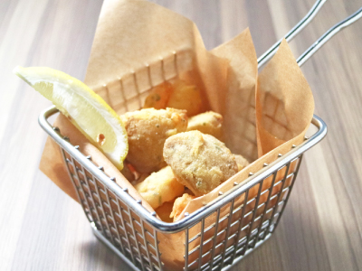 新じゃがと小海老のセモリナ揚げ